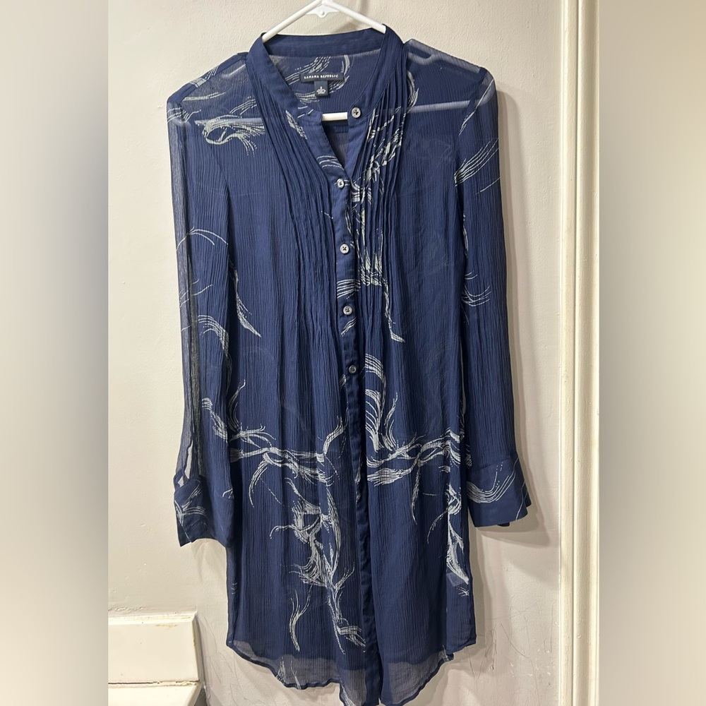 Banana Republic long sleeve , dark blue, Size 8